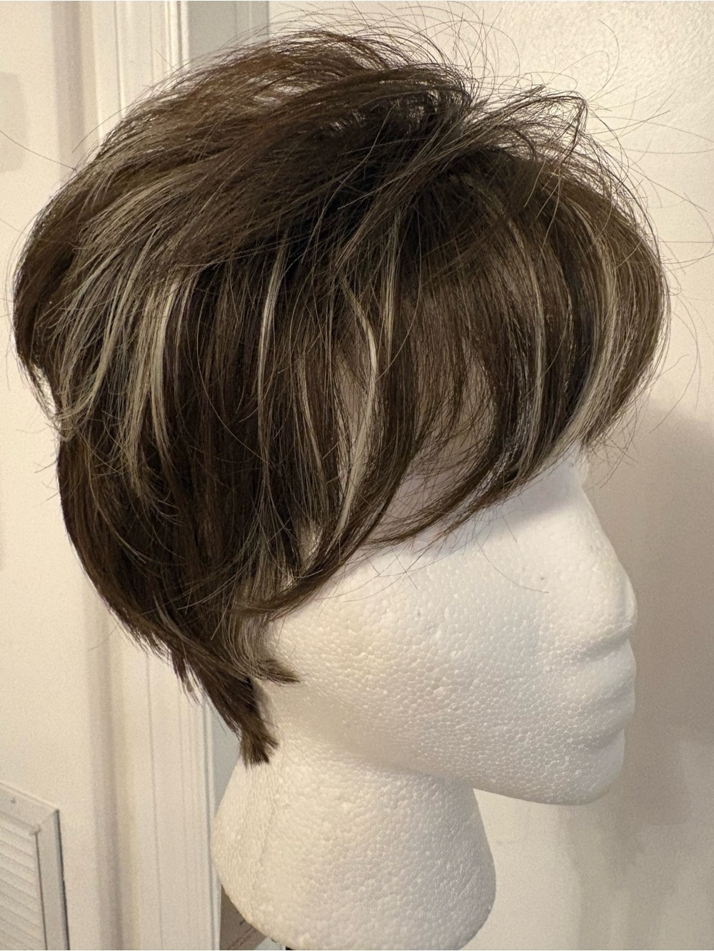 WIGSBUY Brown Highlighted PIXIE wig! Heat Resistant! NEW!